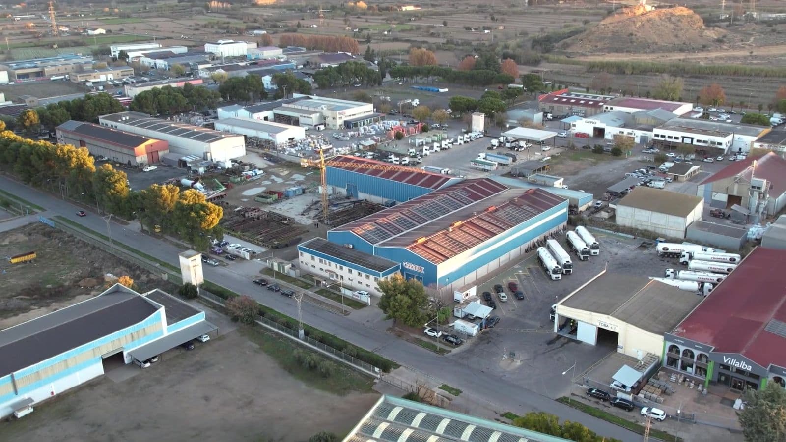 Vista aérea con dron de Casmar, empresa del sector del metal en Monzón (Huesca)